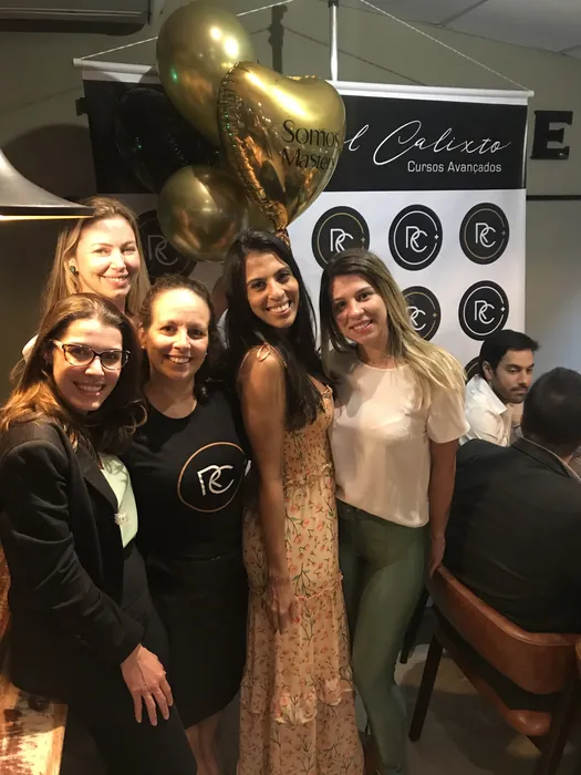Alunas celebrando no encerramento do Master Calixto